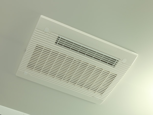 Bathing-wash room.  [Bathroom ventilation dryer] Heating before bathing in the cold winter, After bathing suppress occurrence of mold was dried room. On the day of rain can be used as a drying machine of laundry.