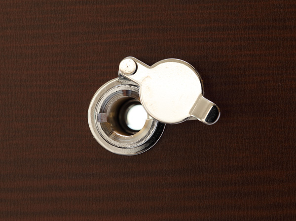 Security.  [Scope shutter] Installing a shutter in the door scope of the entrance door. Not to be look into the medium, Firmly ensure privacy. (Same specifications)