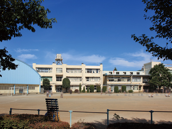 Surrounding environment. Familiar "Nakahara Elementary School" (a 4-minute walk / About 280m)