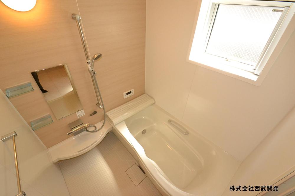 Wash basin, toilet. Room (May 2013) Shooting