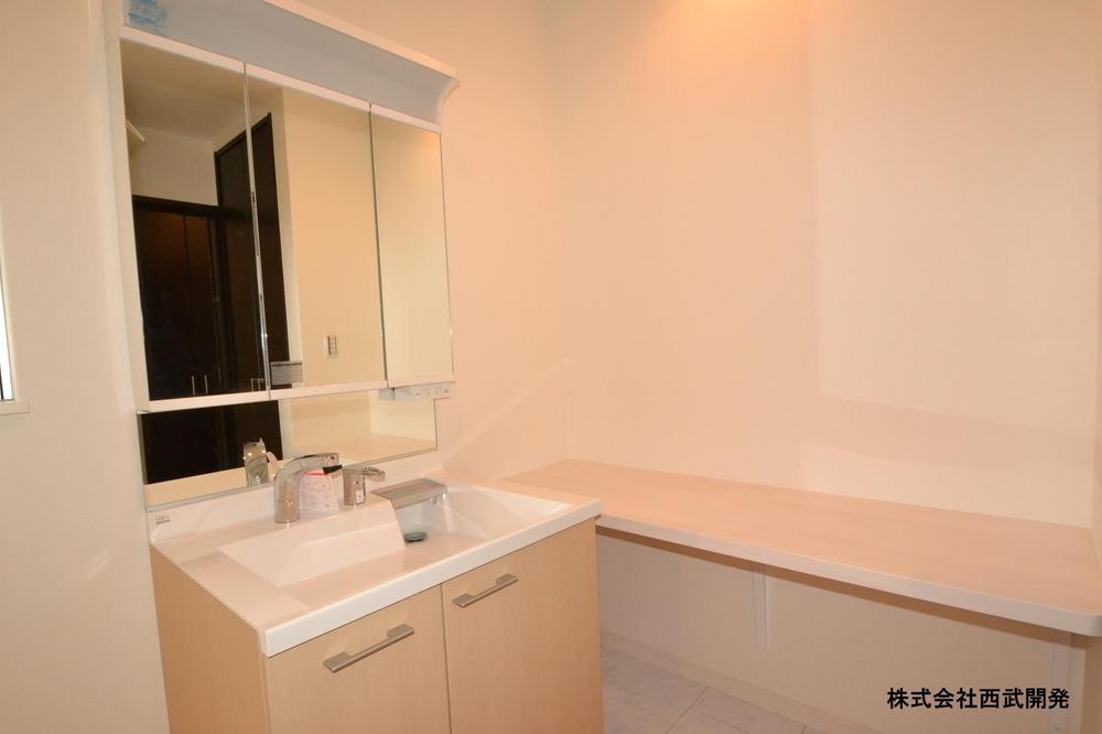 Wash basin, toilet. Room (May 2013) Shooting