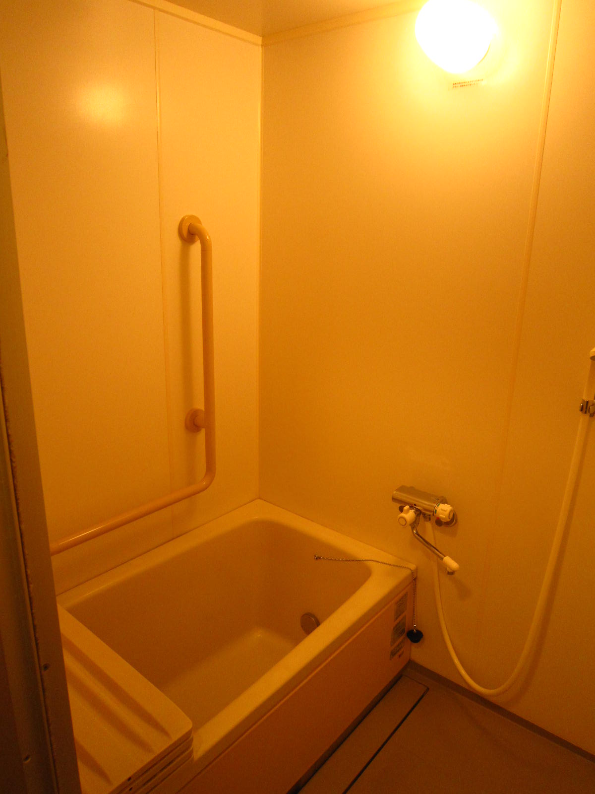 Bath. Possible reheating. With automatic hot water clad function.