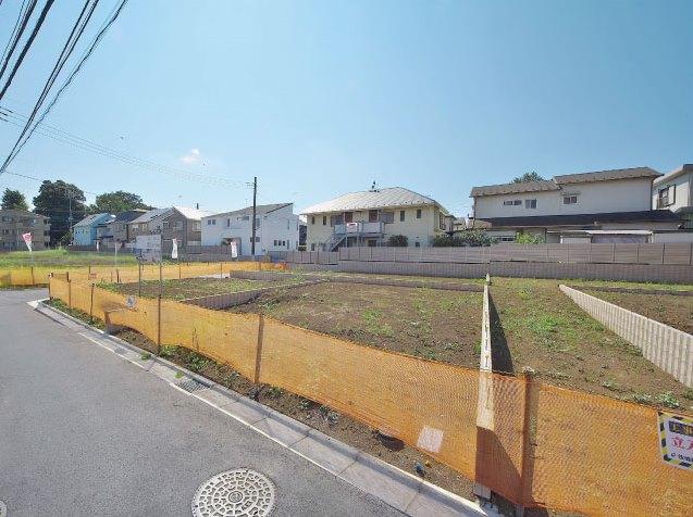 Local photos, including front road. Local (11 May 2013) Shooting