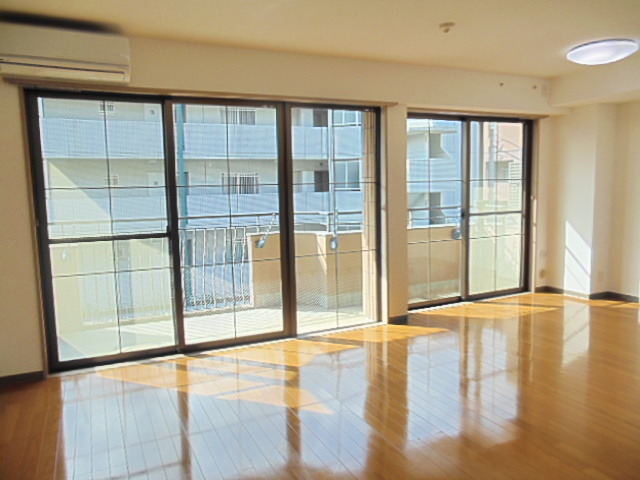 Living and room. Windows that there is a greater sense of openness