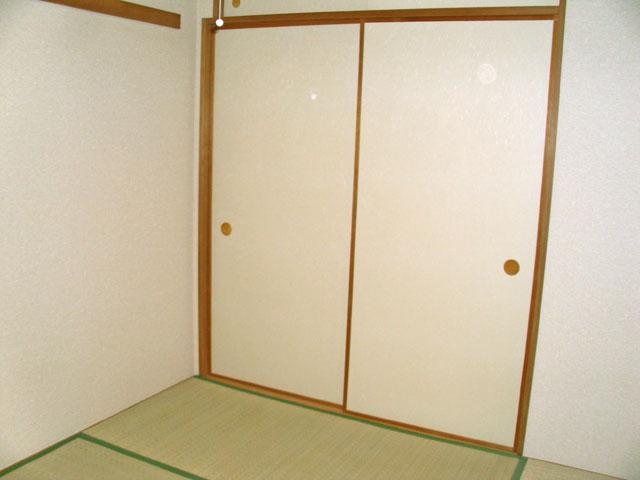 Non-living room. Japanese-style storage