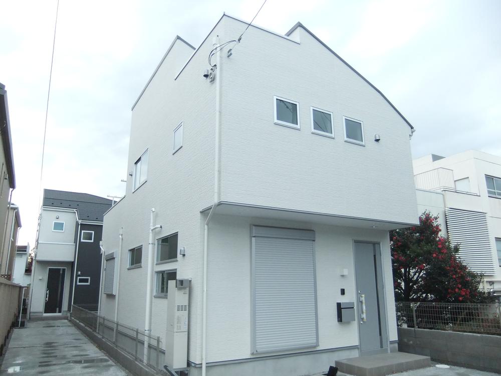 Local appearance photo. 1 Building