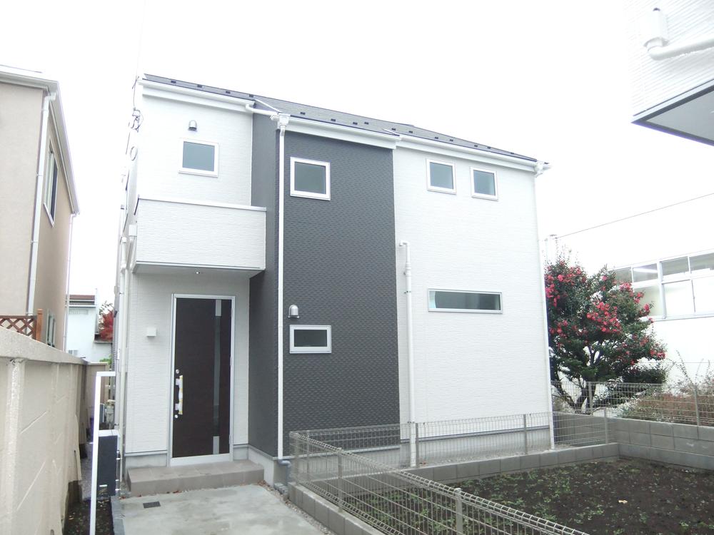 Local appearance photo. Building 2