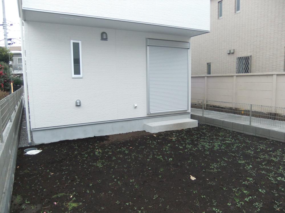 Garden. The south side of the garden 1 Building