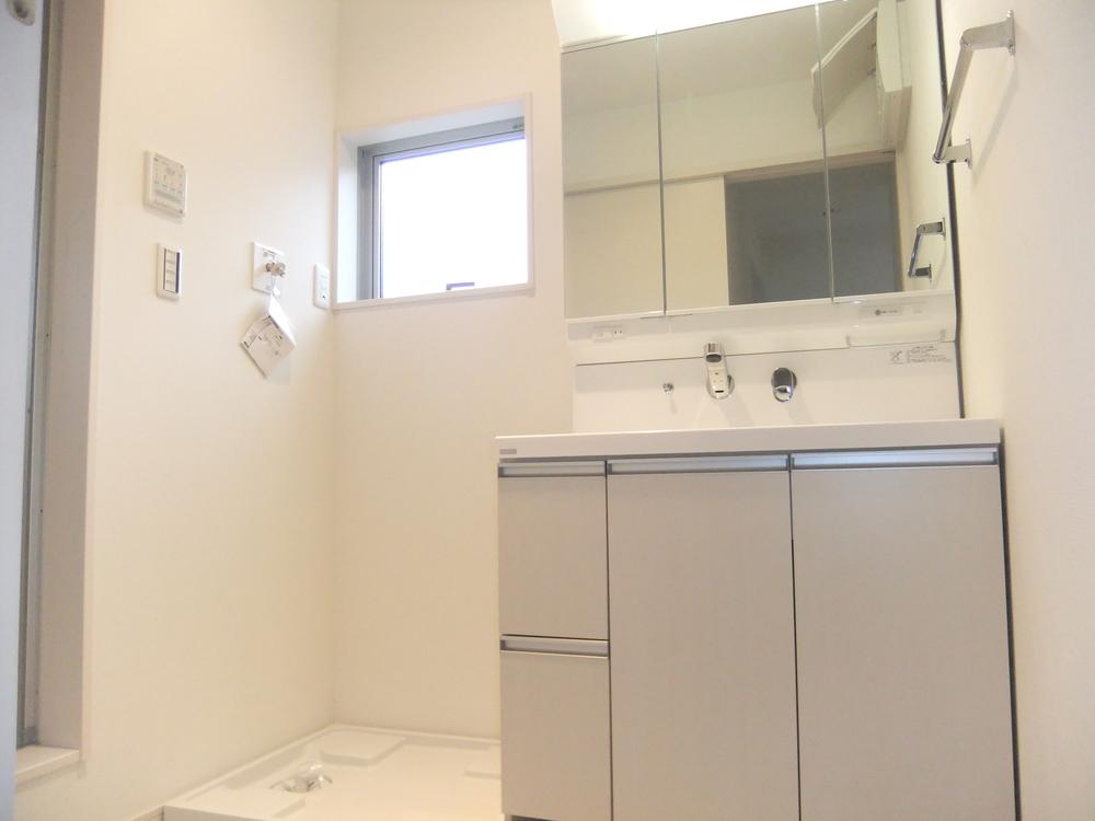 Wash basin, toilet. Wash basin 1 Building