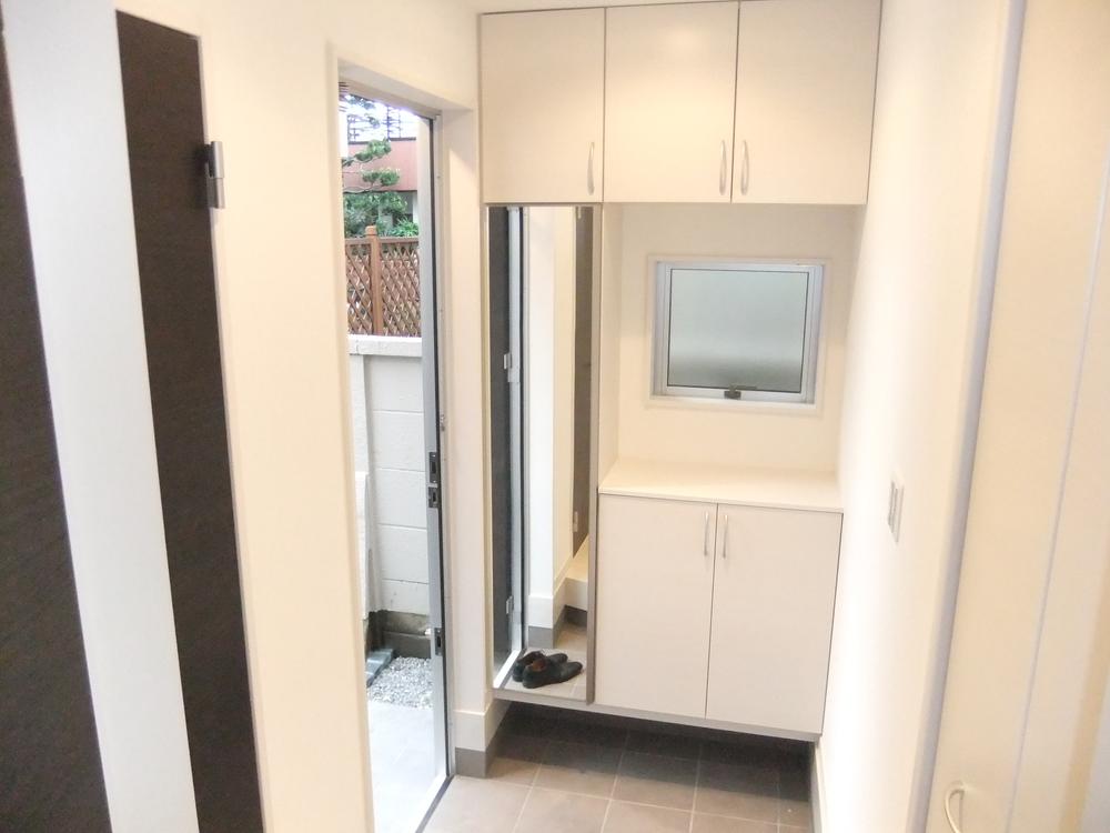 Entrance. Entrance Building 2