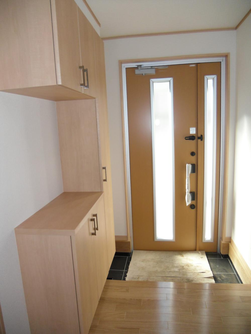 Entrance. Same specifications entrance