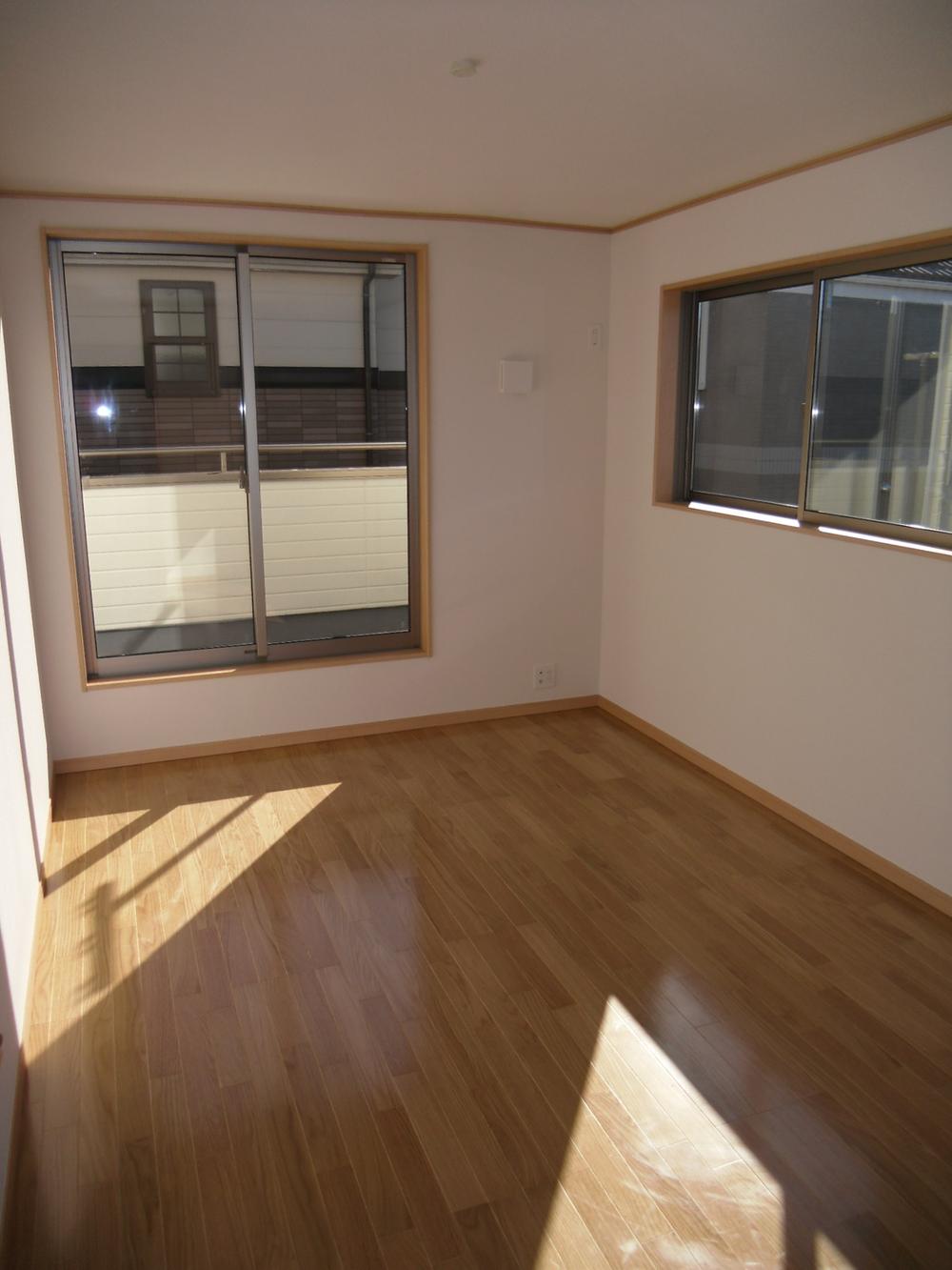 Same specifications photos (Other introspection). Same specifications