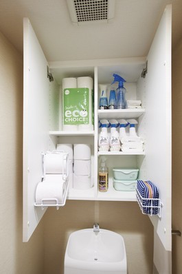Large-capacity toilet storage. "Torretta cabinet" easily retrieve contrivances have been original