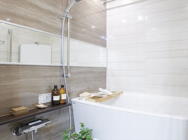 Directions to the model room (a word from the person in charge)