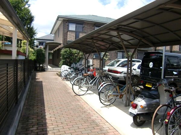 Other common areas. Bicycle-parking space, Parking is next to (1,3 million) Yes