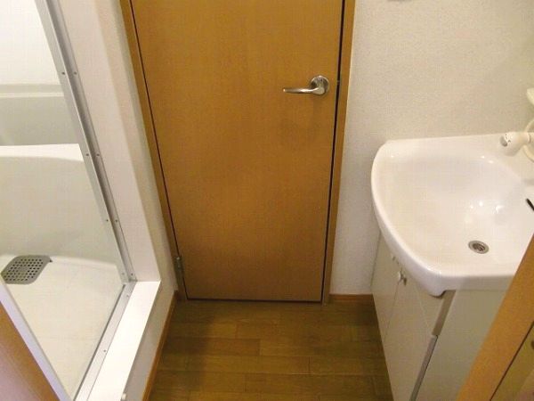 Washroom. It can be used as a dressing room