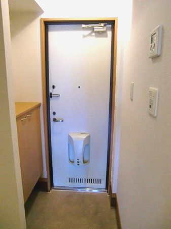 Entrance. Entrance, Peace of mind with a double lock