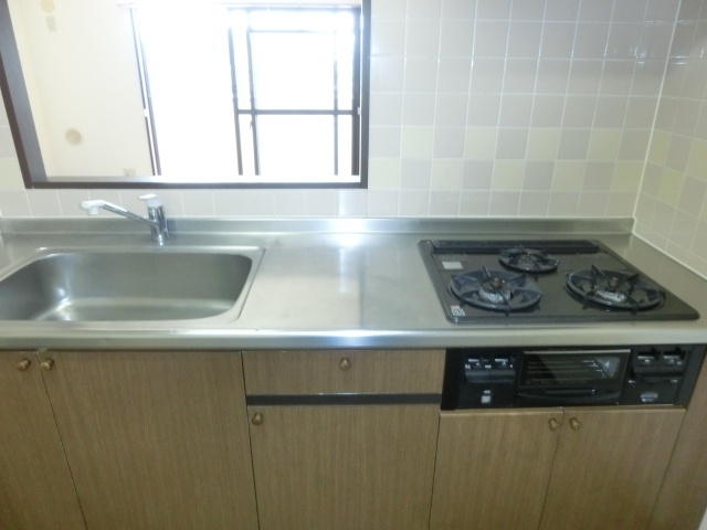 Kitchen. 3-burner stove with system Kitchen