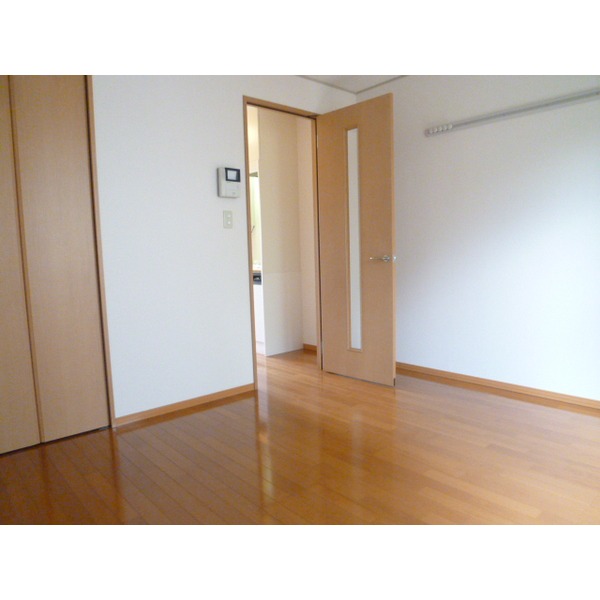 Living and room. Spacious 7 Pledge