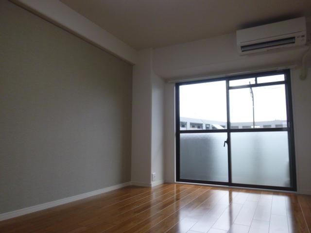 Living. (July 2013) Shooting