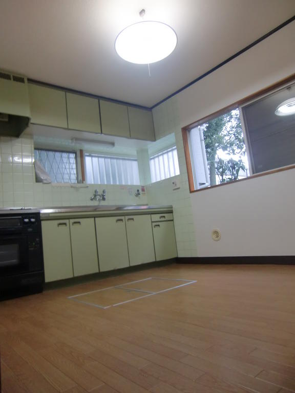 Living and room. There is a window in the kitchen next to the DK