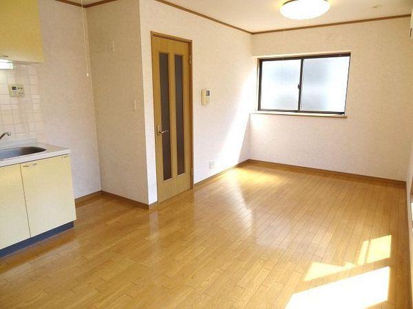 Living and room. Second floor living room, It is the brightness and airy preeminent ◎