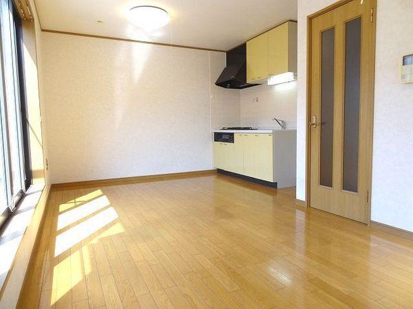 Living and room. Air conditioning in the living room ・ You outta luck lighting