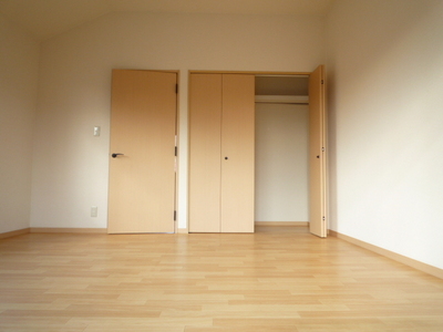 Living and room. All rooms are Western-style