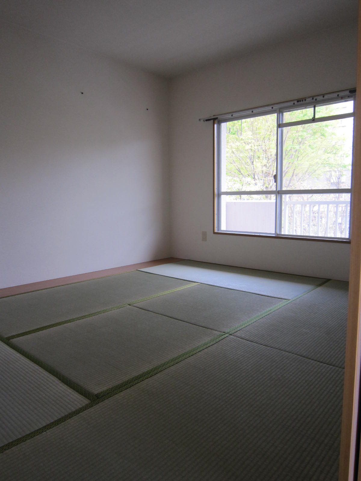 Receipt. Relaxing Japanese-style room. Closet (upper closet) Yes.