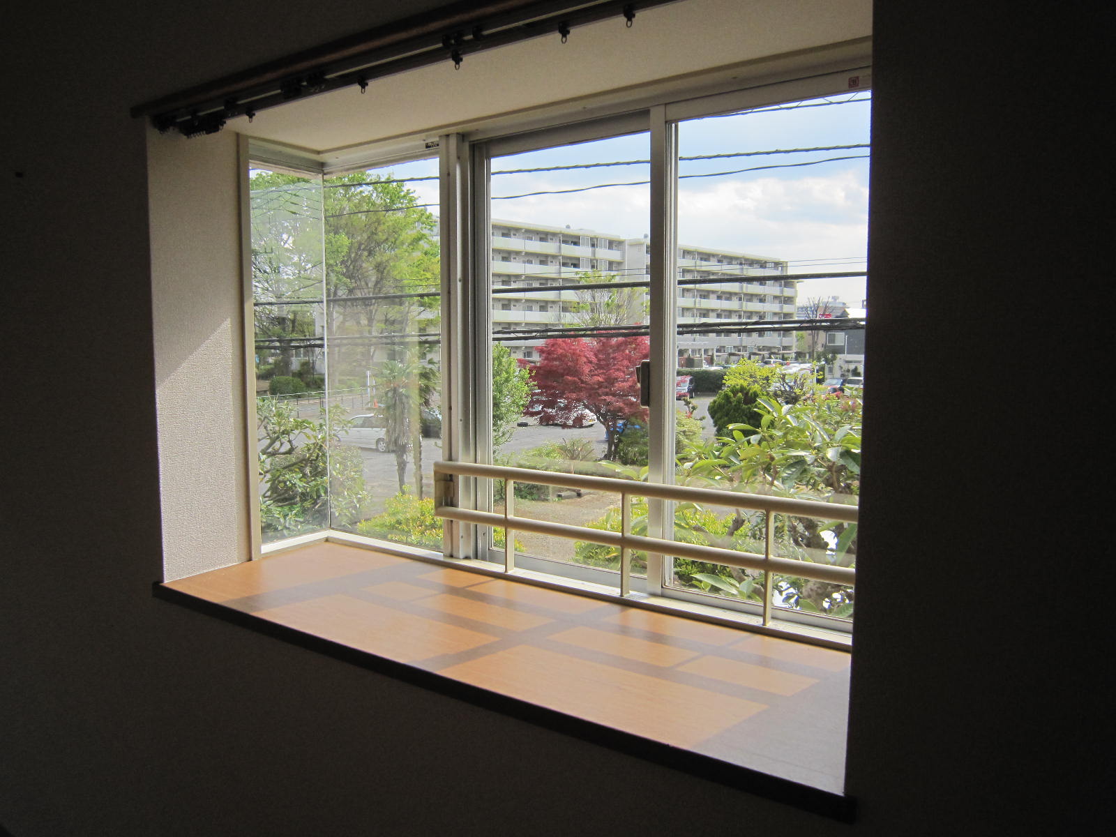 Other Equipment. Bay windows (corner room) is the room will feel widely and there.