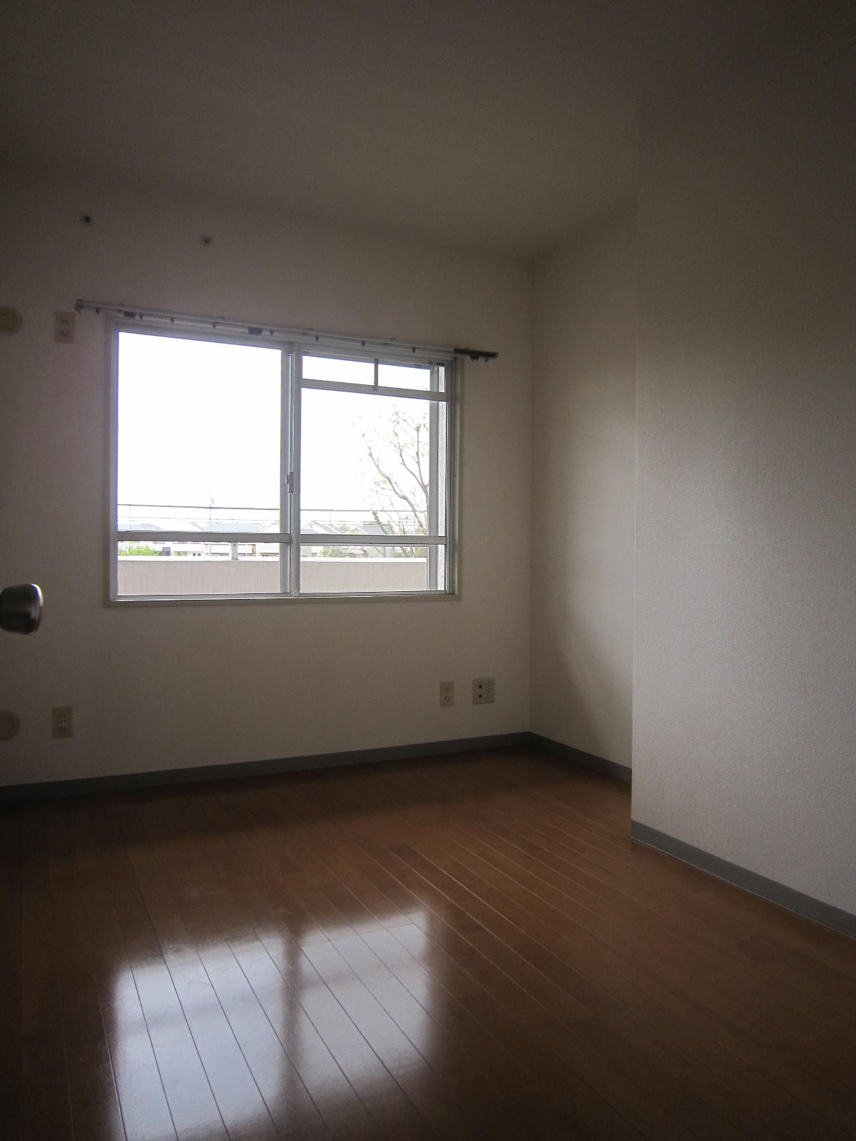 Other room space. Bright Western-style.