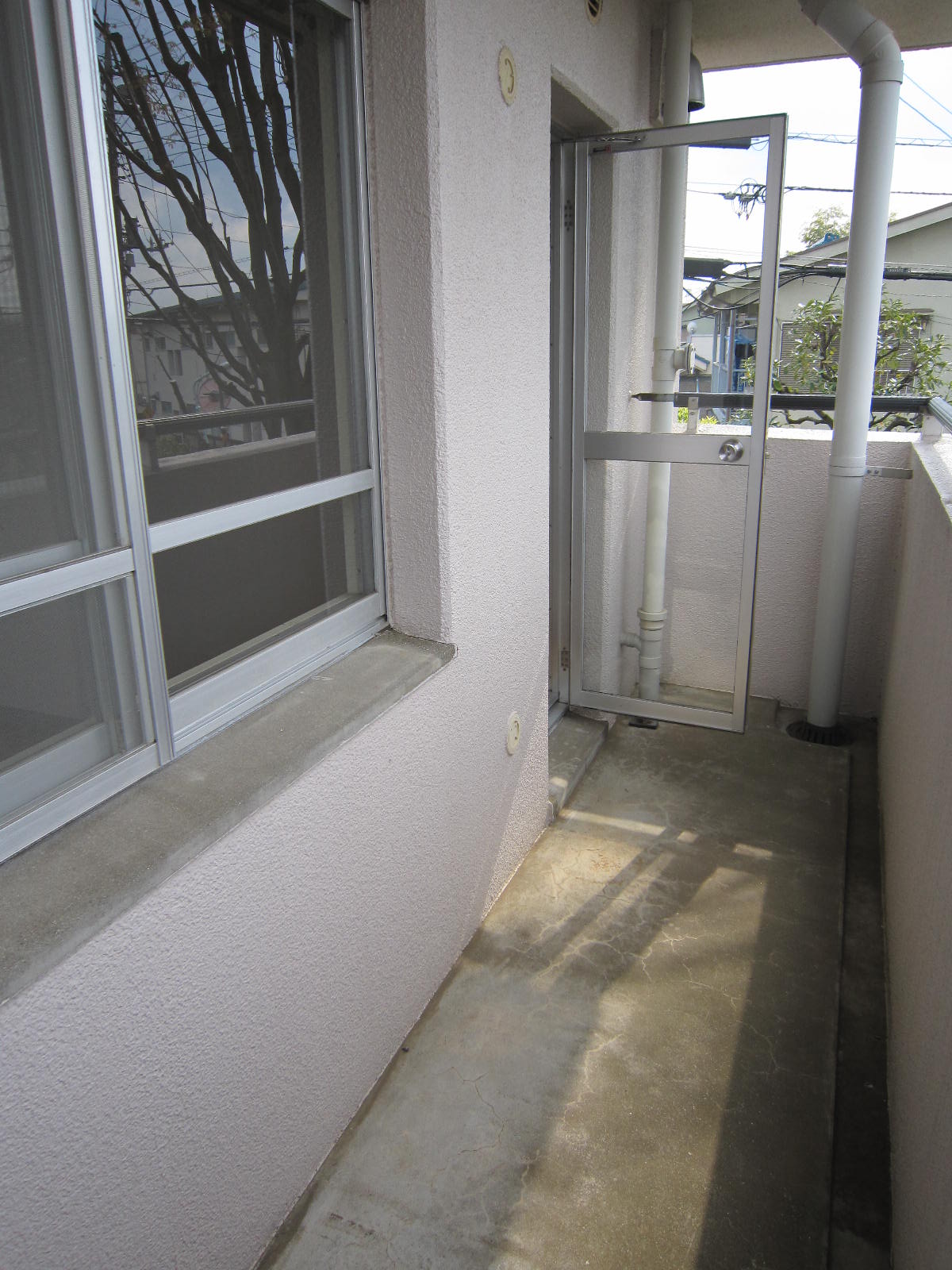 View. Get out from the kitchen to the balcony, Wind through also good.