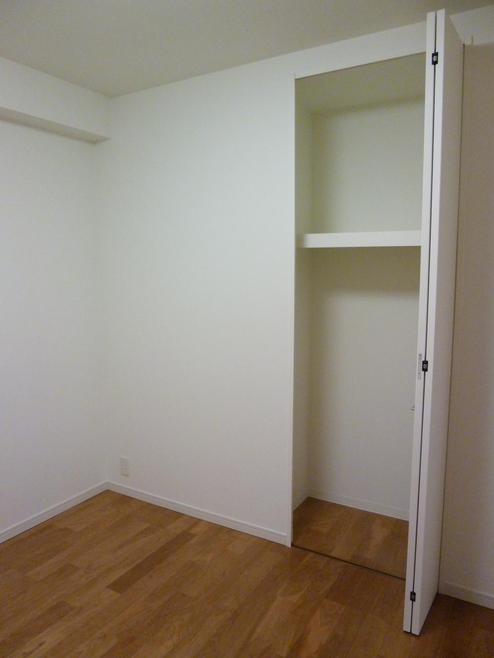 Non-living room. Service Room 5.1 Pledge