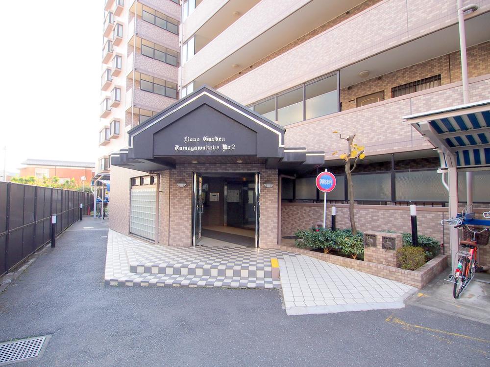 Entrance. Common areas