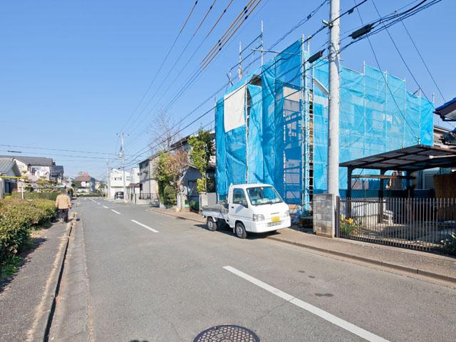 Local photos, including front road. Front road even if you loose