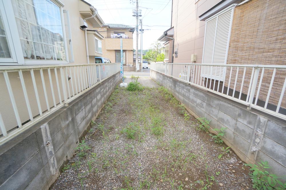 Local photos, including front road. Current state