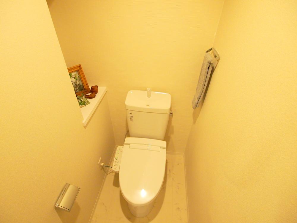 Toilet. Indoor (11 May 2013) Shooting