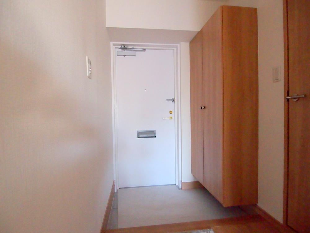 Entrance. Local (11 May 2013) Shooting