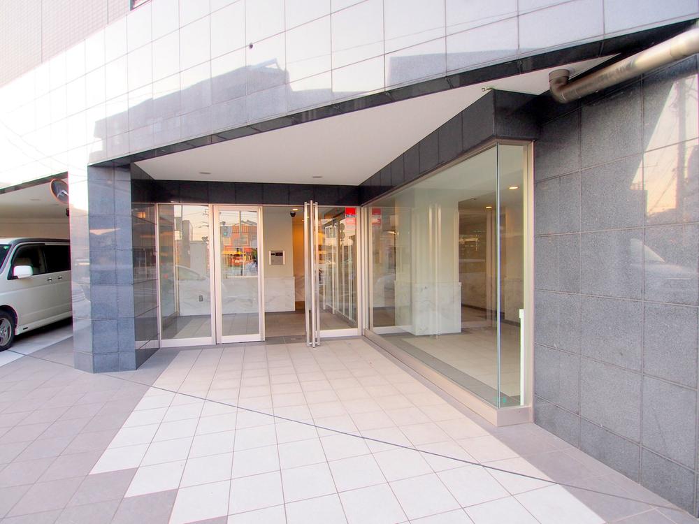 Entrance. Common areas