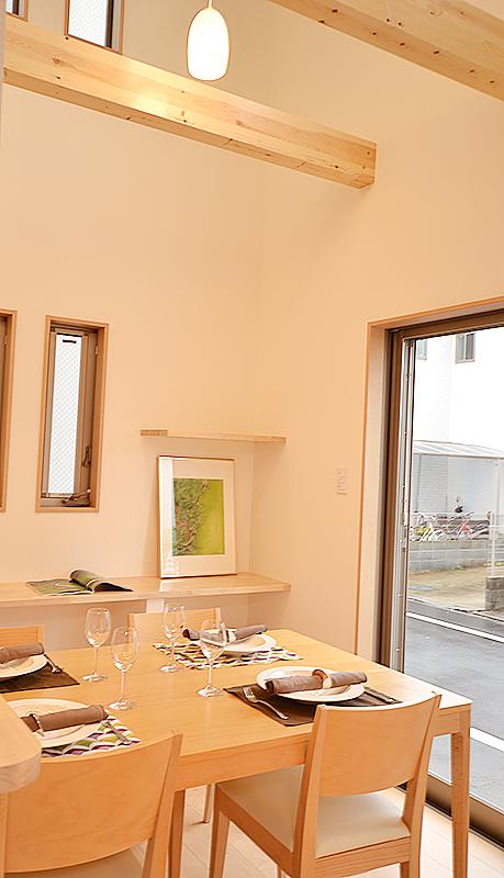 Living. 12 Building Big blow to the living-dining part. It is a space of sunlight plug family reunion. 