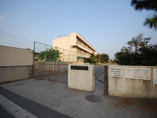 Primary school. Ome Municipal Kawabe to elementary school 404m