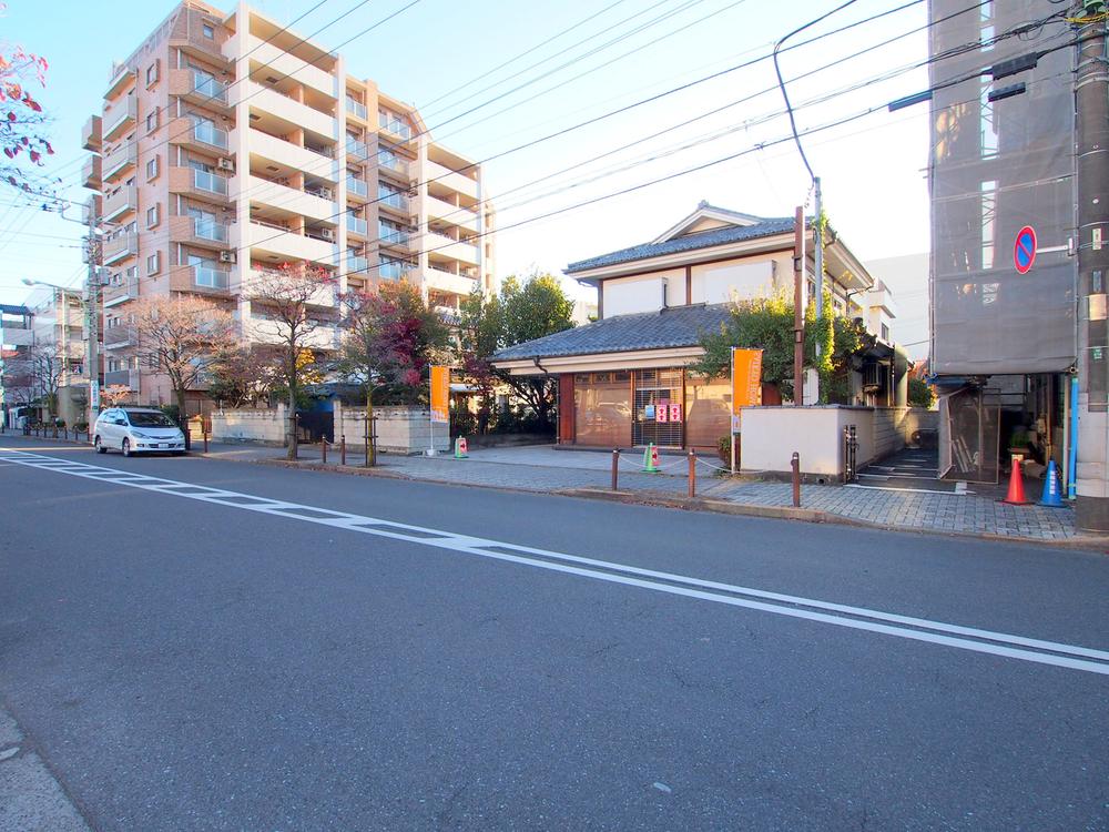 Local photos, including front road. 2013 November shooting