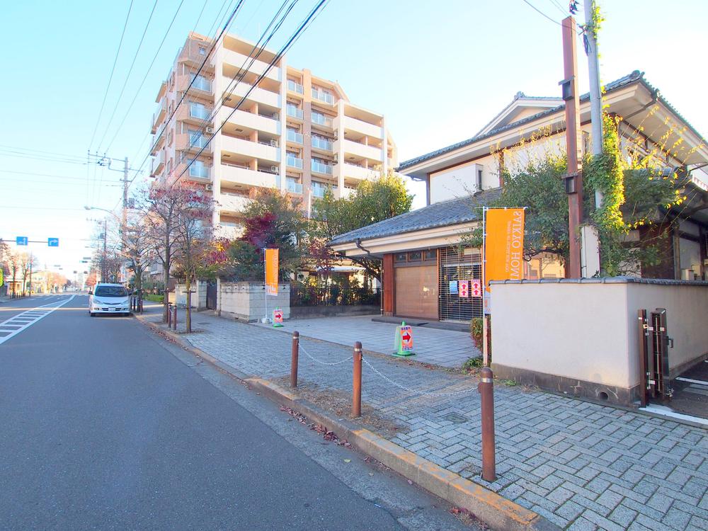 Local photos, including front road. 2013 November shooting