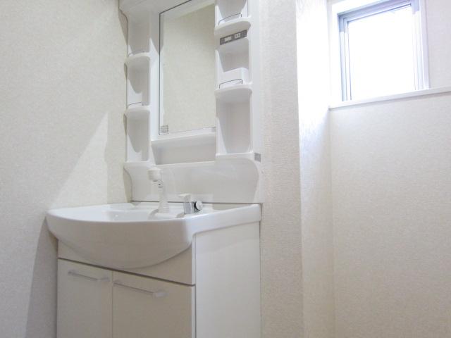 Wash basin, toilet. Indoor (12 May 2013) Shooting