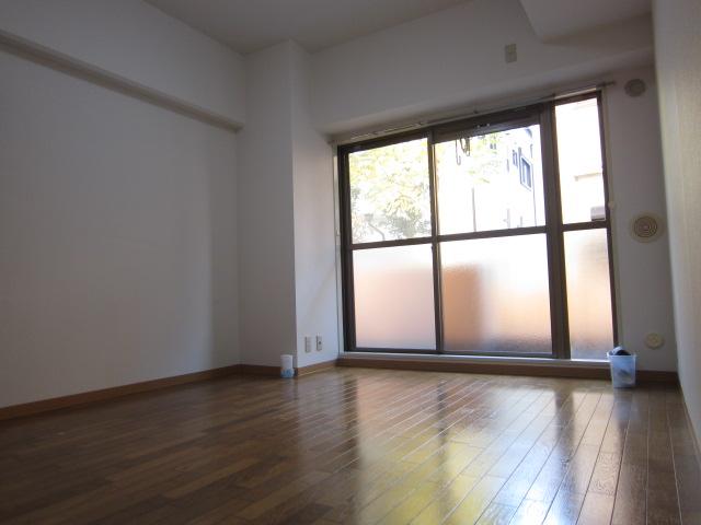 Non-living room. Indoor (11 May 2013) Shooting