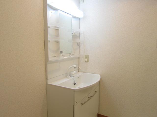 Wash basin, toilet. Indoor (11 May 2013) Shooting