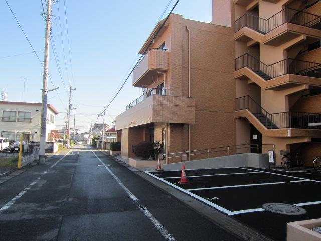 Local appearance photo. Local (11 May 2013) Shooting