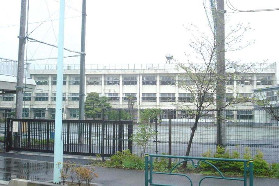 Primary school. Ome Municipal No. 2 1260m up to elementary school