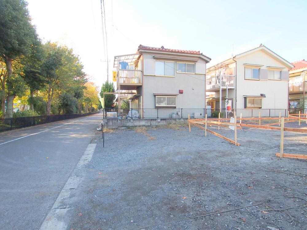 Local photos, including front road. 2013 November shooting