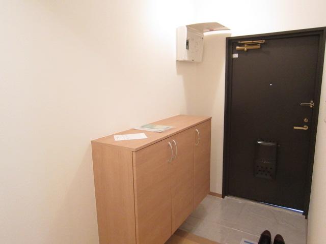 Entrance. Local (September 2013) Shooting